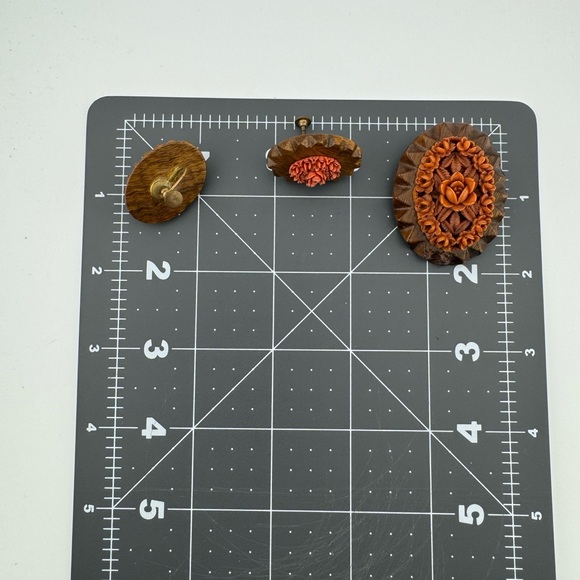Vintage Carved Celluloid and Wood Orange Floral Jewelry Set, Brooch, Screw Backs - Picture 5 of 5